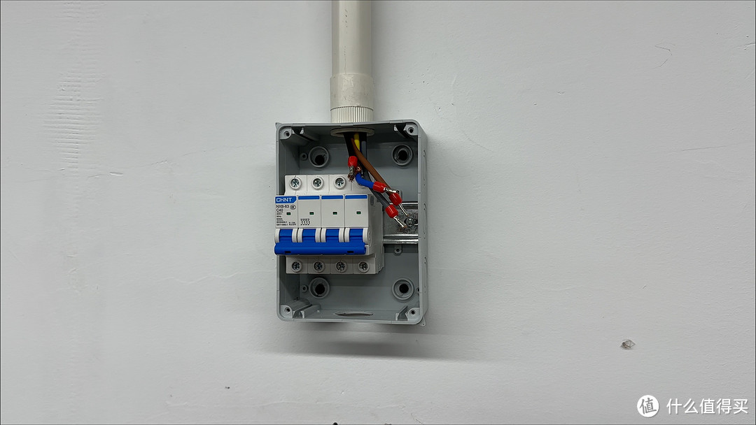 7kw和11kw双模款使用的是4P40A空气开关