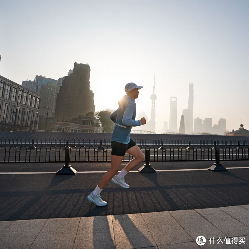 安踏氢跑5跑步鞋,轻盈耐磨,跑出舒适新感觉!