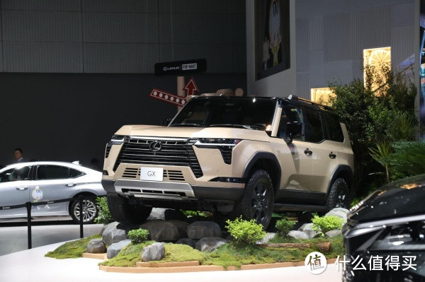 什么档次和坦克700同价?77.8万的雷克萨斯GX 550h凭什么?