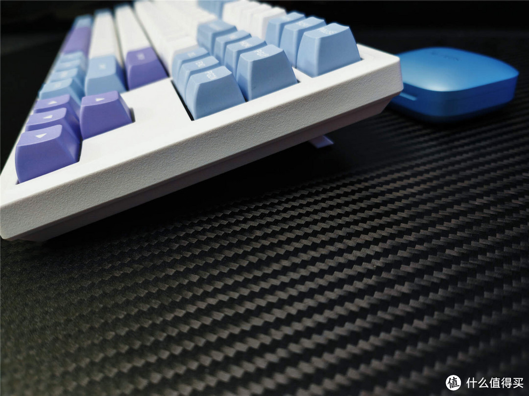 棉花糖般反馈+无线三模宏编程，比预期更惊喜的奶昔轴机械键盘！