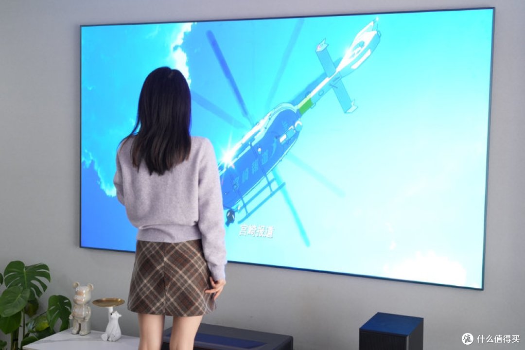 百吋电视轻松入户  近距离大屏看“繁花”就是爽！海信可折叠激光电视L5K深度体验