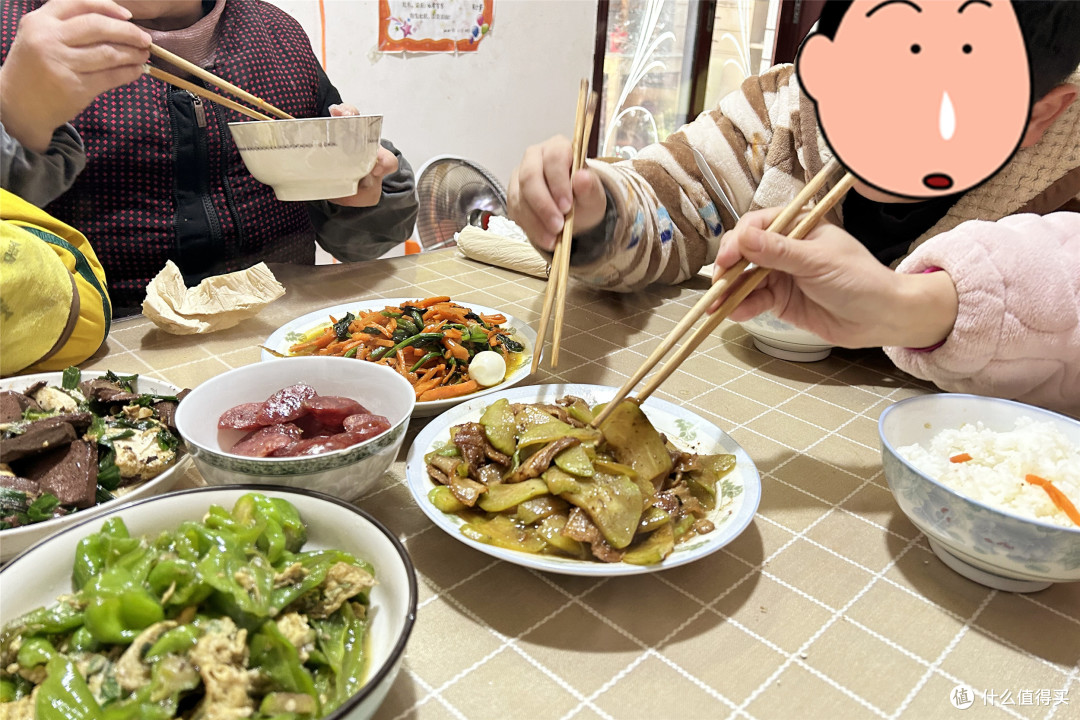 孩子放寒假，爷爷连做7天午餐，真用心了，网友：不好看但真养人