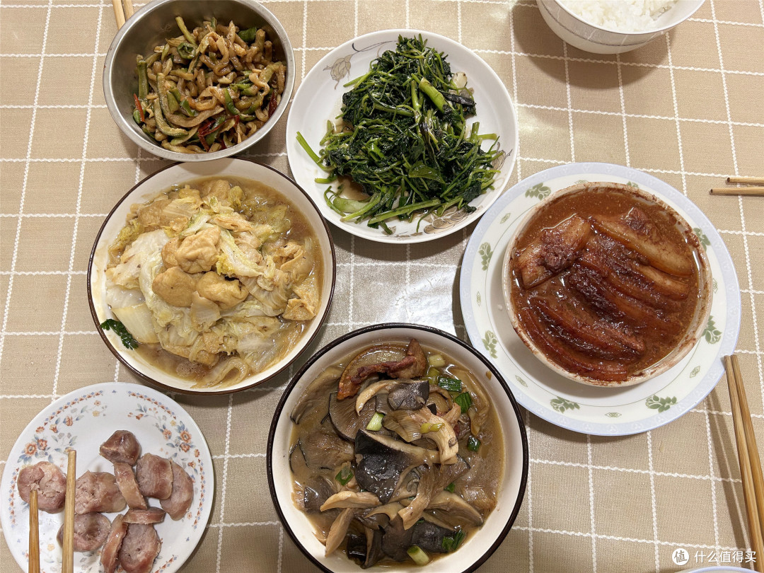 孩子放寒假，爷爷连做7天午餐，真用心了，网友：不好看但真养人