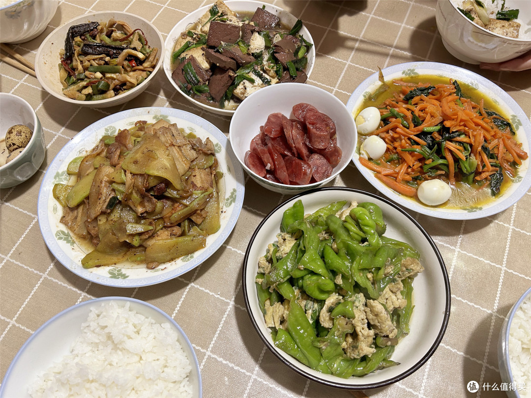 孩子放寒假，爷爷连做7天午餐，真用心了，网友：不好看但真养人