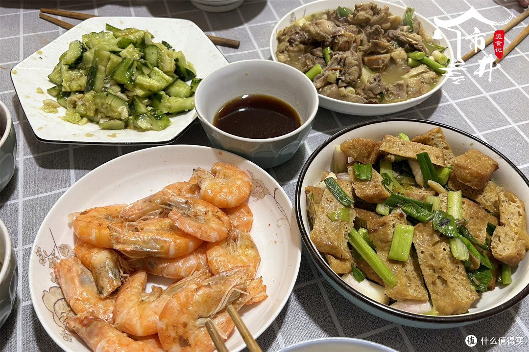 孩子放寒假，爷爷连做7天午餐，真用心了，网友：不好看但真养人