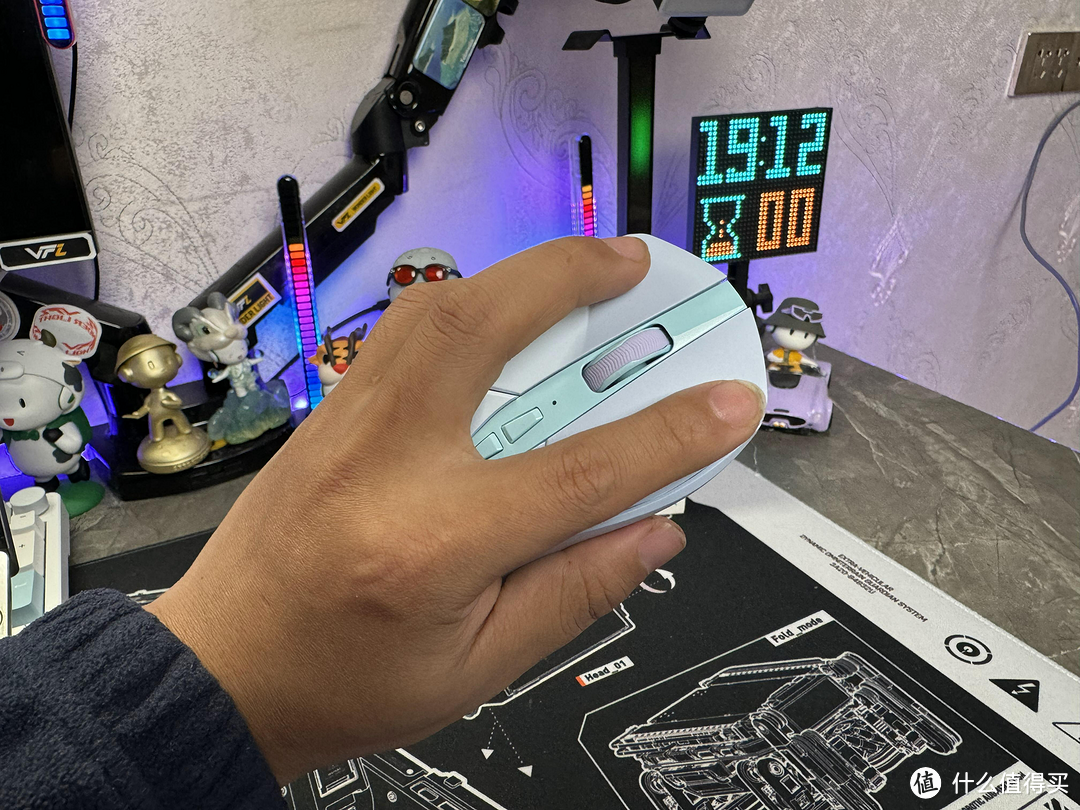 雷柏V300PRO双模无线游戏鼠标使用：快速响应与稳定性的完美结合