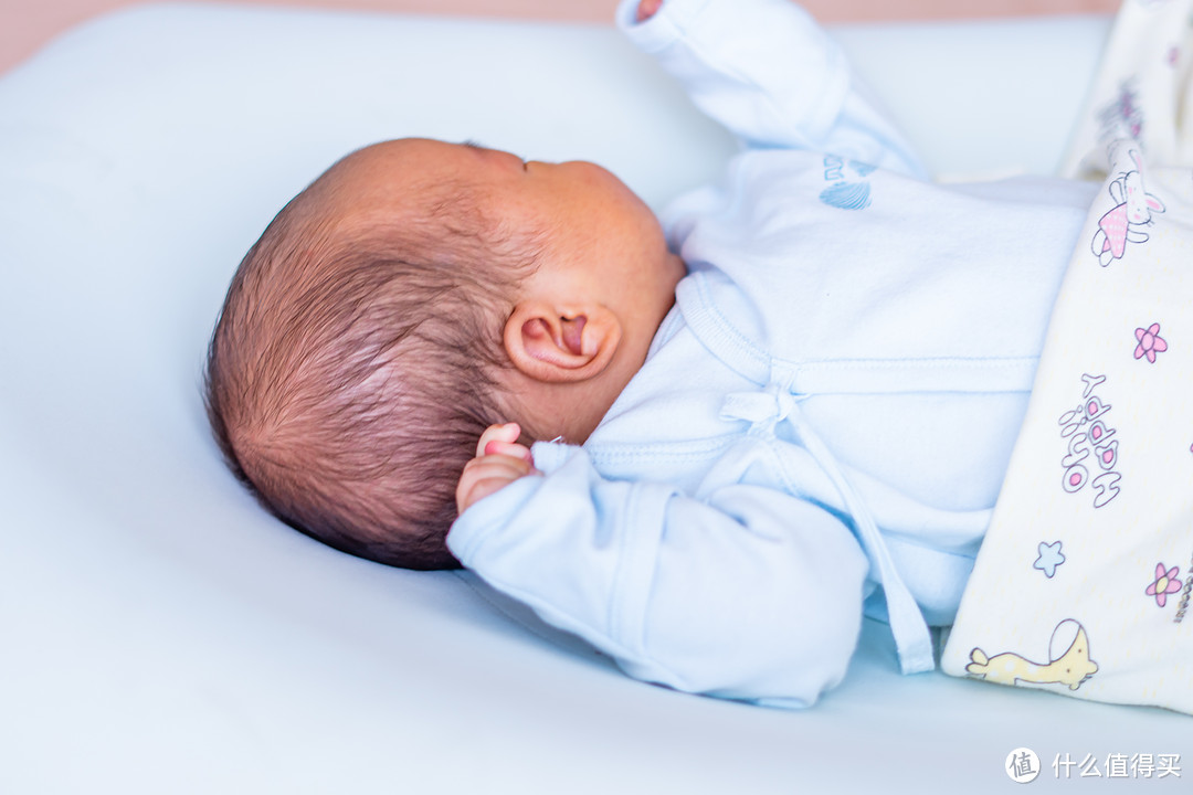 婴儿床也要智能化，育儿才更科学化—TCSC潼芯盒子轻量胎婴舱A1
