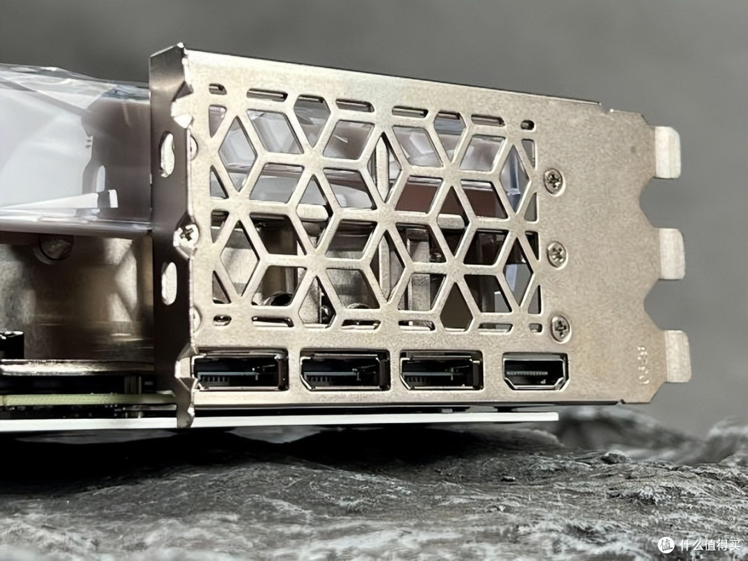 性能真的“Ti”不一样!影驰 GeForce RTX 4070 Ti SUPER 星曜 OC评测!