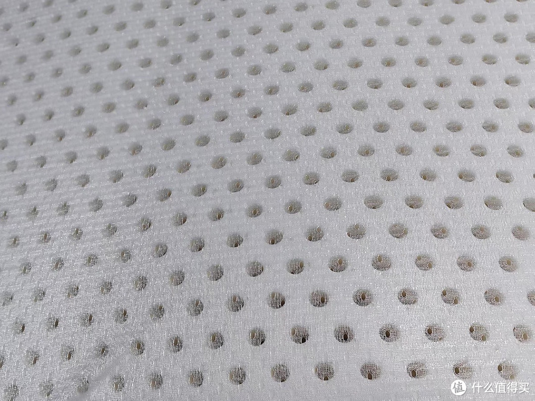 乳胶枕头是一种高品质的枕头，具有舒适、透气、抗菌等优点