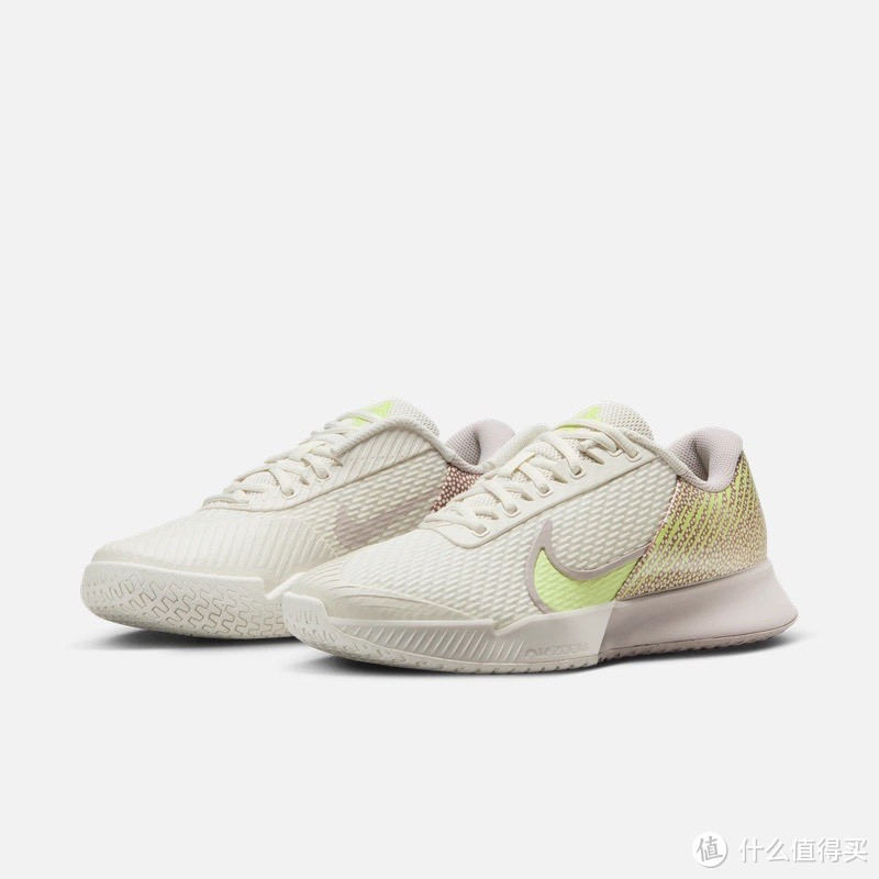 郑钦文晋级澳网女单决赛之旅：与NIKE ZOOM VAPOR PRO 2 HC PRM的绝佳配合