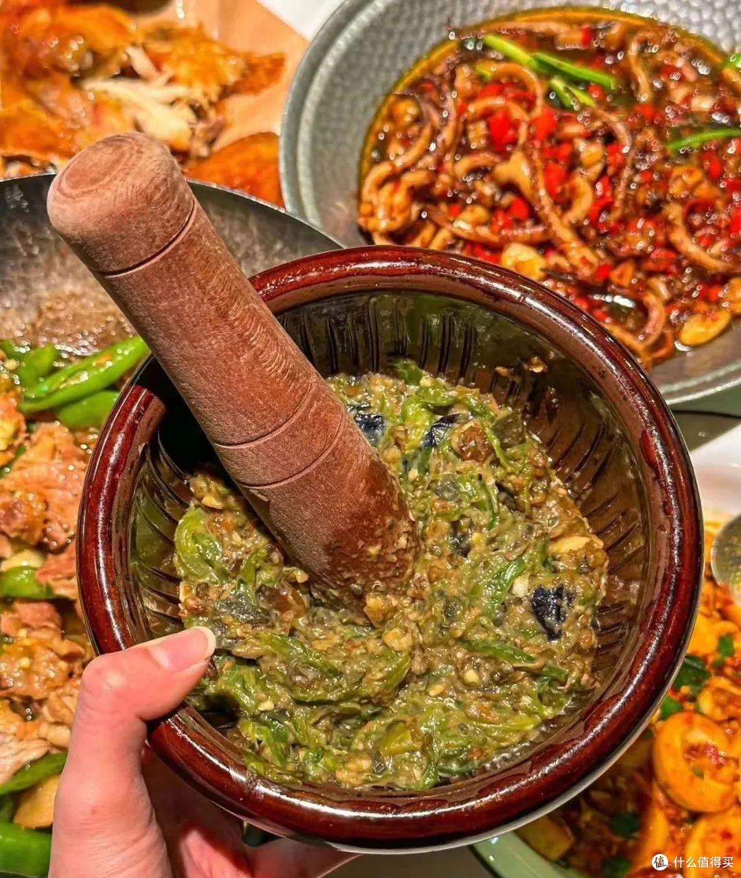 吃个辣椒炒肉排队两小时?费大厨到底哪里吸引人