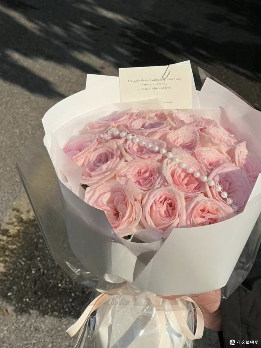 哪个女孩可以拒绝得了玫瑰花呢?