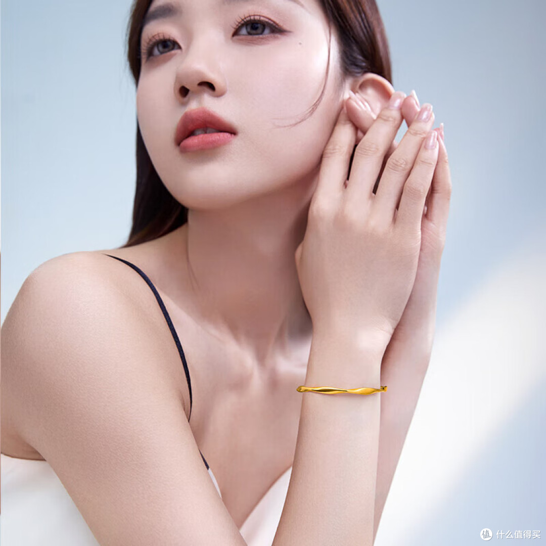 探寻情人节时尚新潮,华丽莫比乌斯环黄金首饰值得拥有!