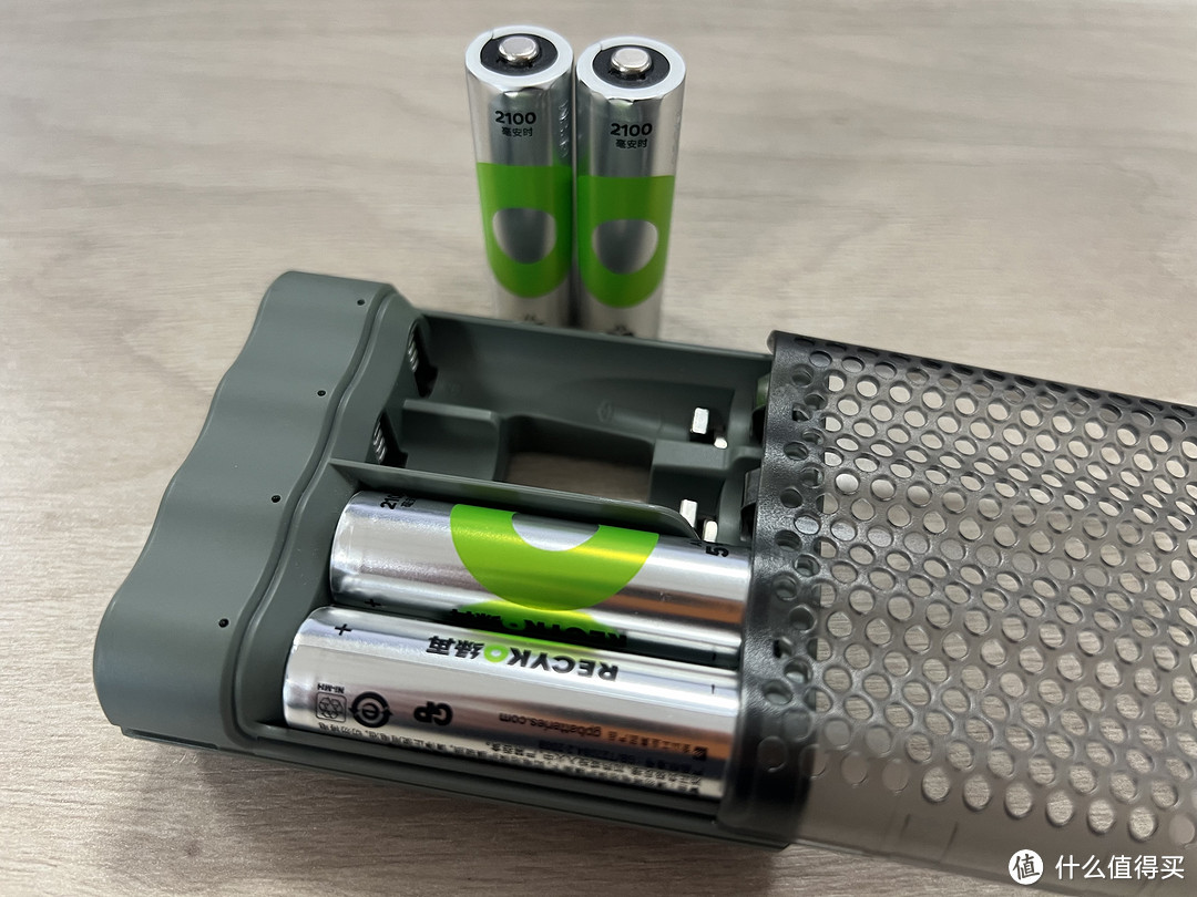 GP超霸Recyko绿再电池，新世代充电器，从一次性电池到充电电池，我给孩子玩具全部更换充电电池