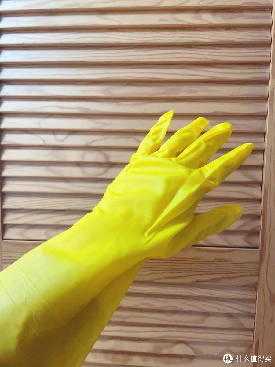 厨房清洁的艺术：橡胶手套的魔法