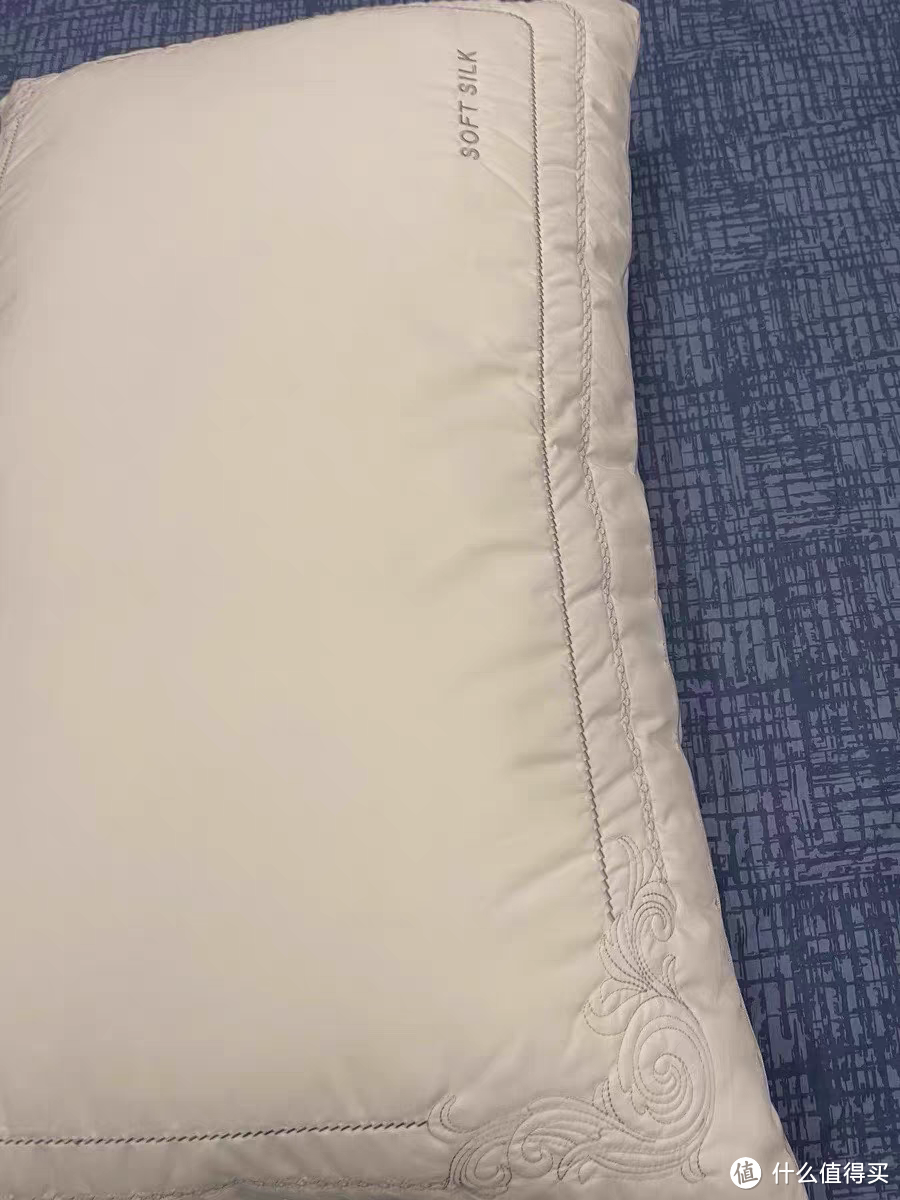 提高睡眠质量的水星家纺蚕丝枕头