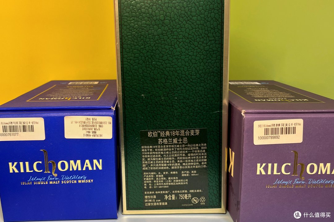 一提洋酒我可来精神了啊，箱子拿出三瓶威士忌晾晾