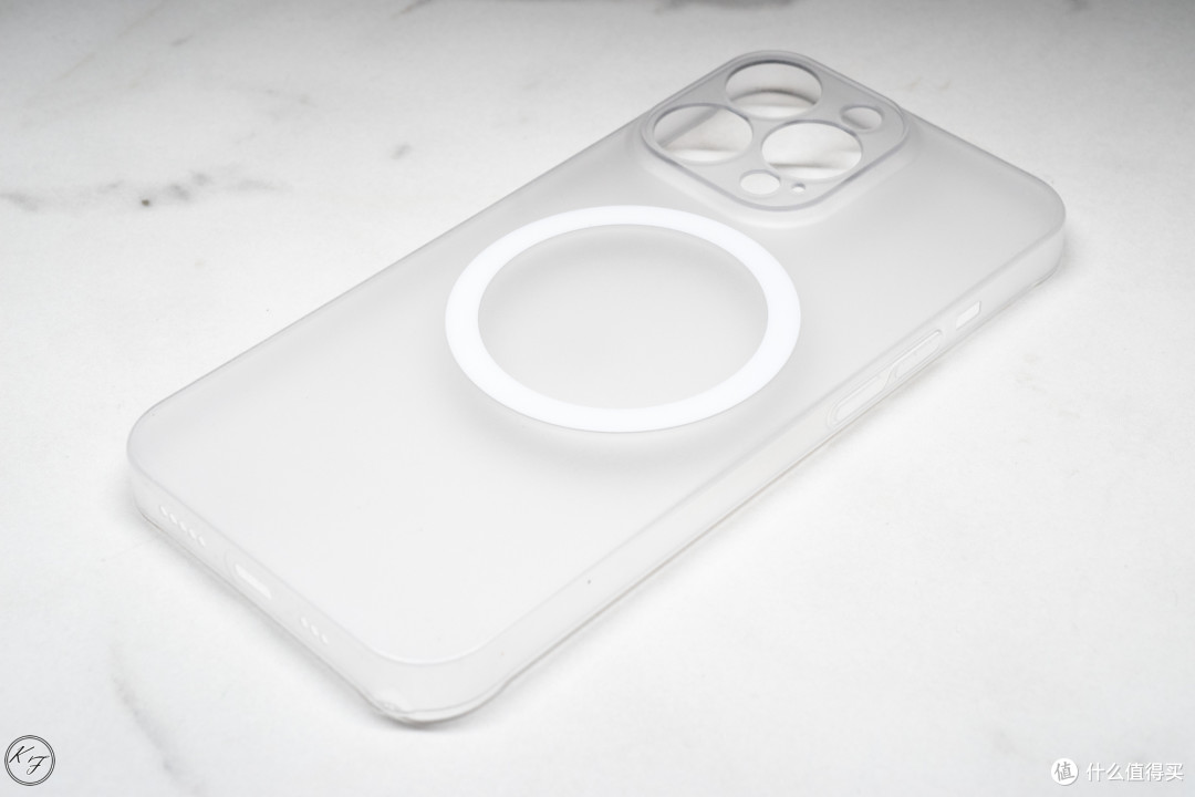 发黄和划痕，透明手机壳是个消耗品