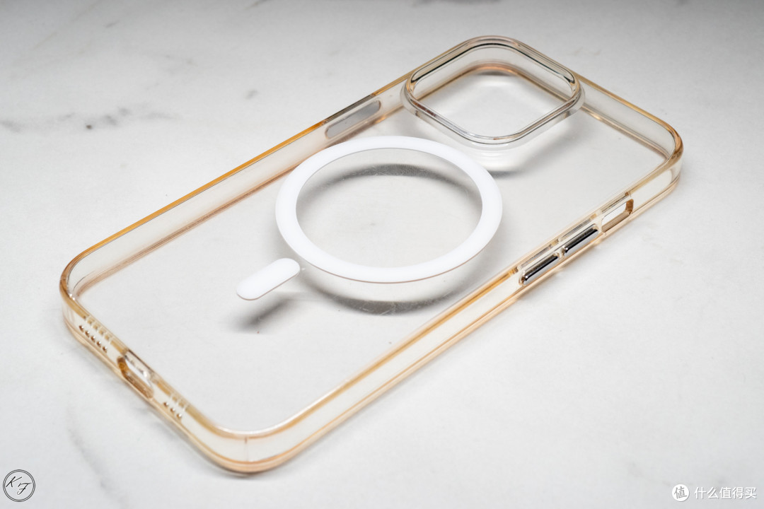 发黄和划痕，透明手机壳是个消耗品