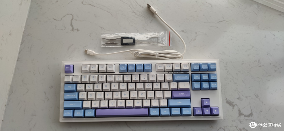 当杜咖K100奶昔轴无线键盘到我手后,我知道,可以把我众测得到的猛男粉机械键盘送给前女友做礼物了!