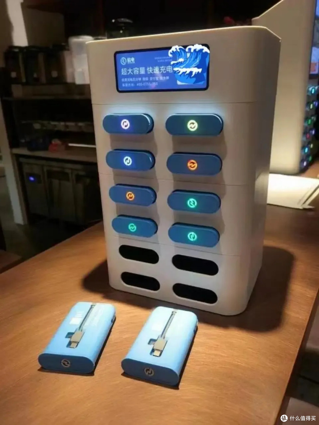共享充电宝太贵，人又社恐，为什么手机没有充电站？