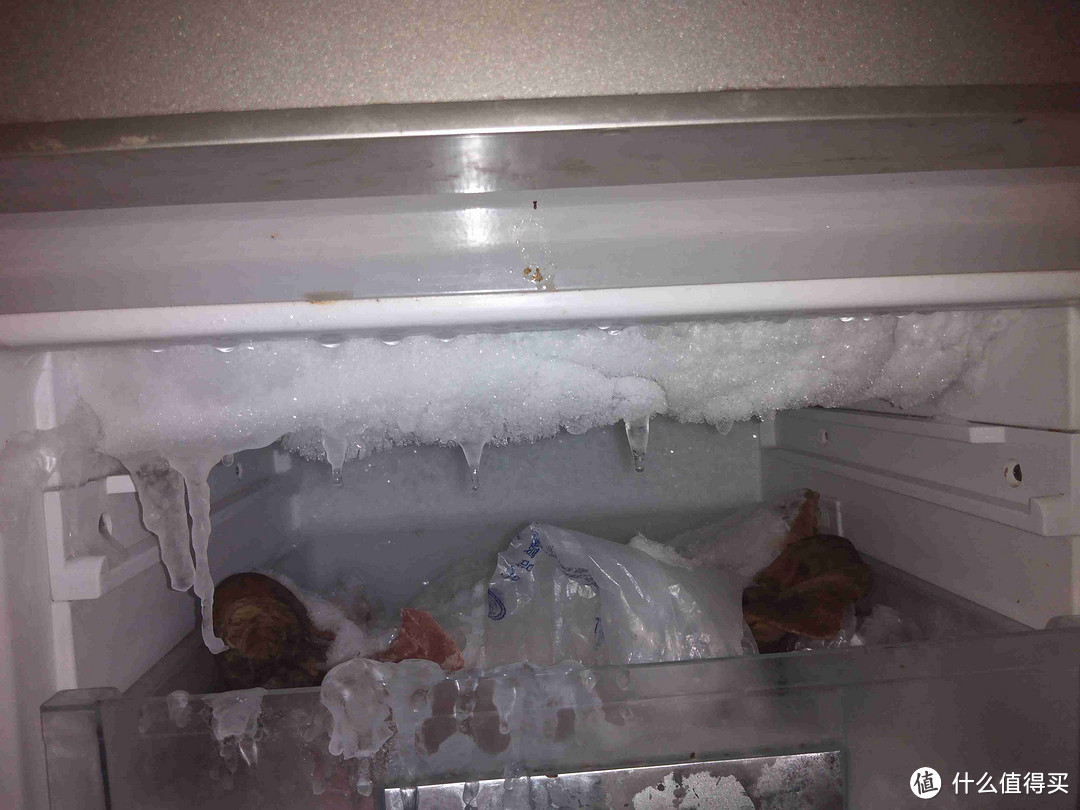 不管冰箱结冰有多厚，只需一样东西，冰霜自动溶解，简单又快捷
