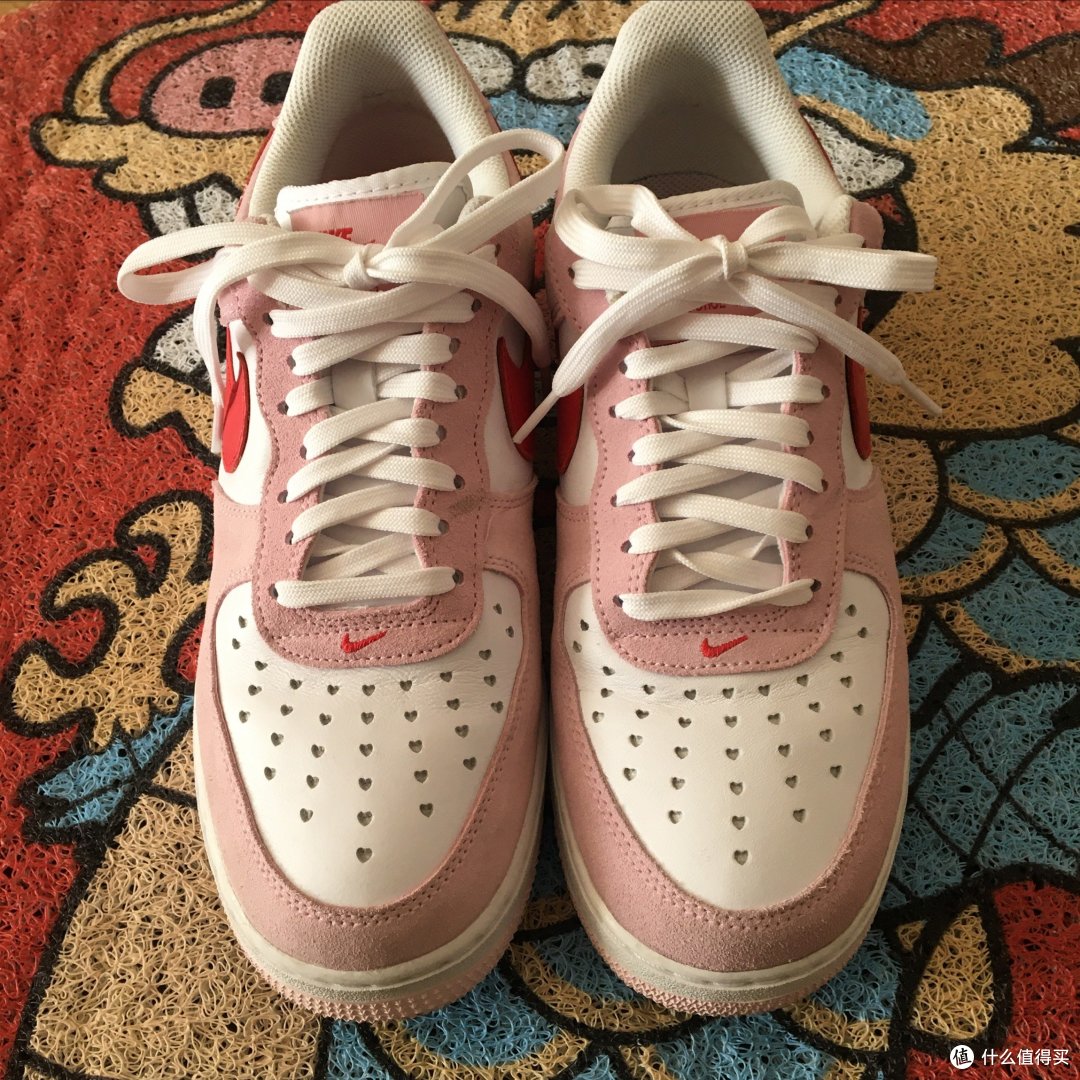 耐克空军一号情人节限定运动鞋!送给你爱的他