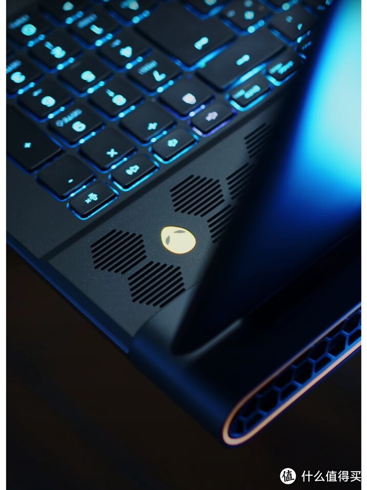 Alienware m18 R2——贵有所值的高端游戏笔记本