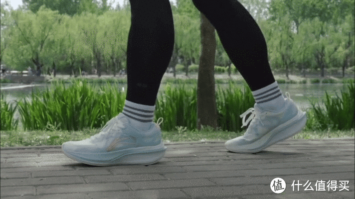稳定十足的休闲运动跑鞋————李宁吾适5S2.0