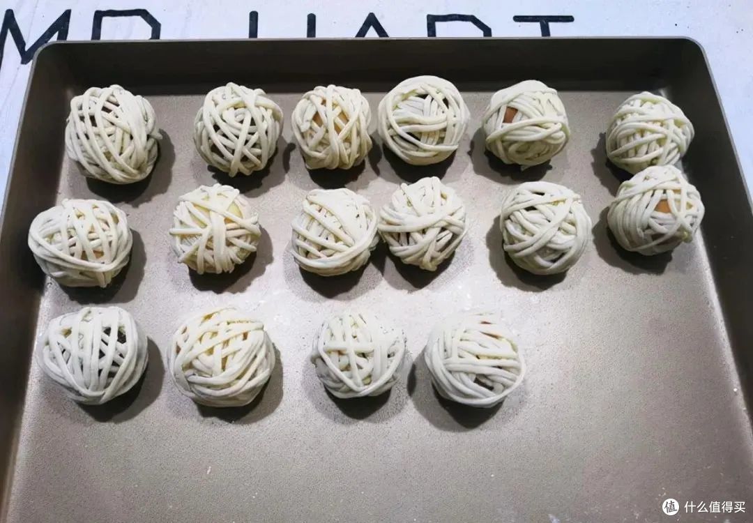 奶白色的鱼汤令人垂涎,等菜上桌的那些精美年夜饭,记得收藏