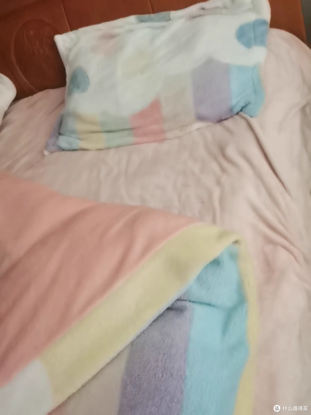 这床单被被套真舒服,睡到被闹钟叫醒