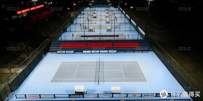 防眩光网球场LED灯光分析，华夏北斗星网球场专业照明灯光设计