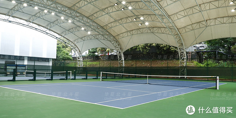 防眩光网球场LED灯光分析，华夏北斗星网球场专业照明灯光设计