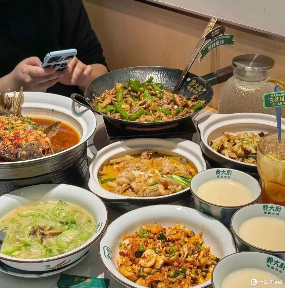 I人地狱！现在餐厅上菜都流行喊尬到让人扣脚趾的口号？