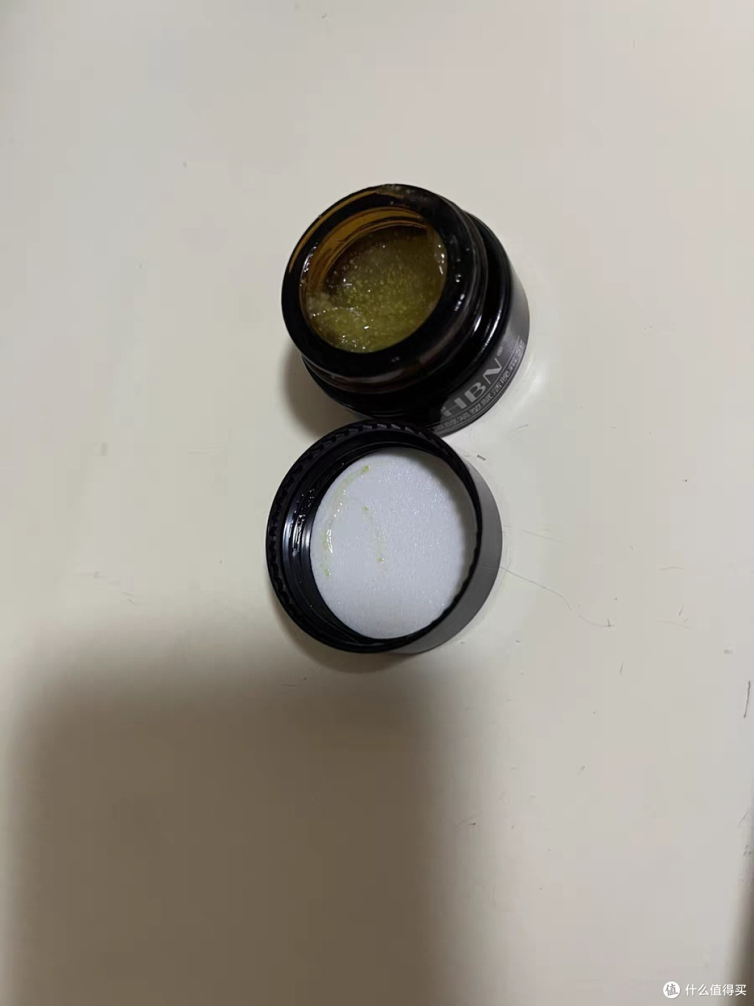  HBN咖啡因眼霜：为你的双眸注入活力，告别黑眼圈与细纹！