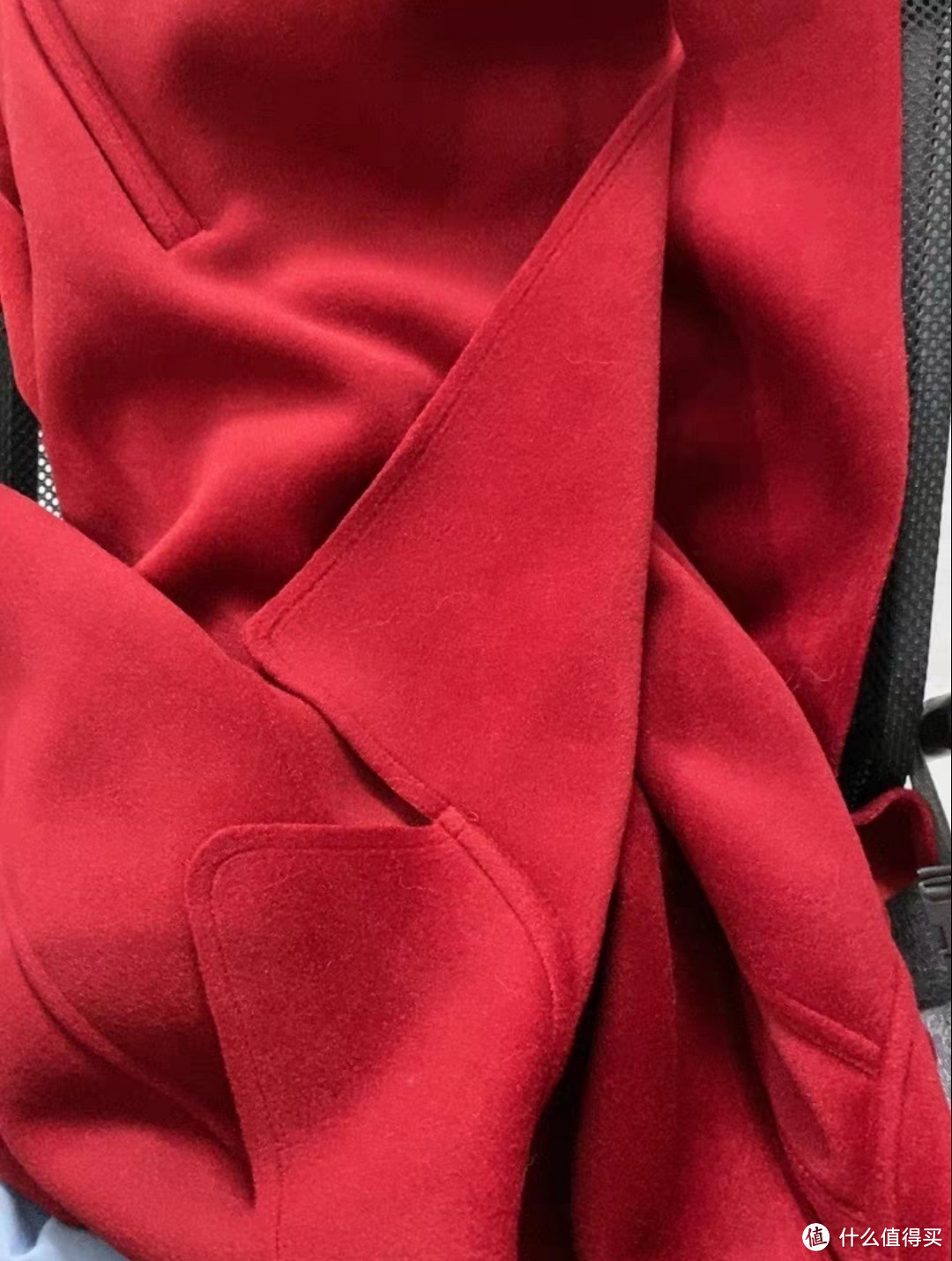 穿上我的红色羊绒大衣，喜庆过大年