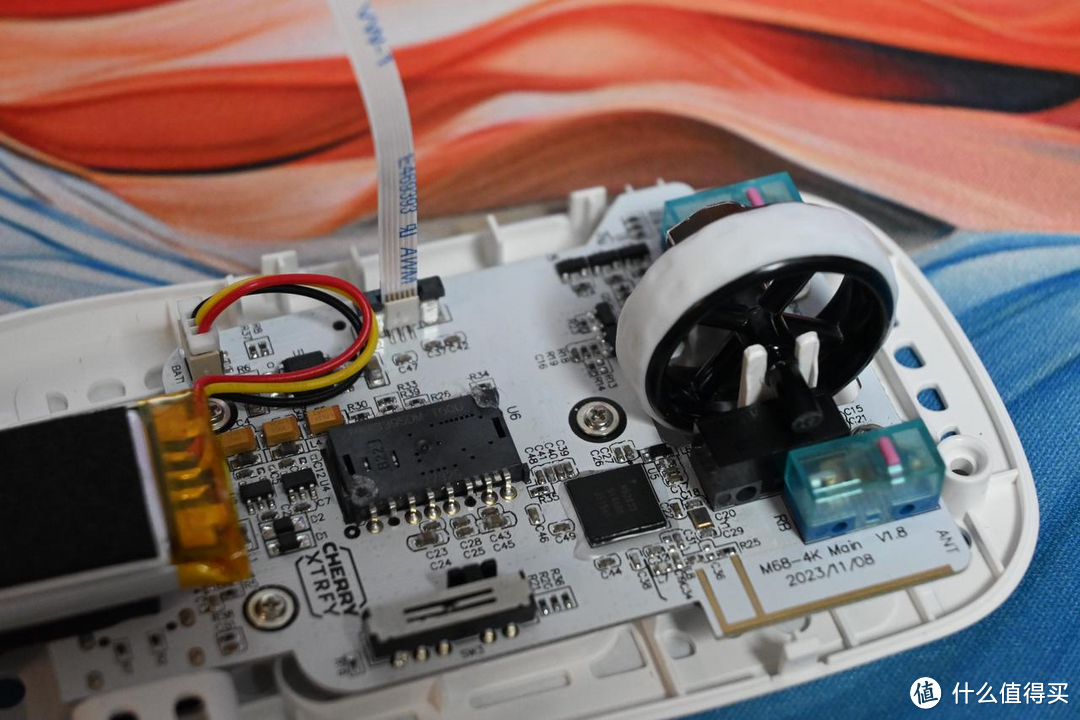 无线 8K 轮询率的PAW 3395 游戏鼠标是否能让你体验更好——Cherry Xfrty M68Pro 游戏鼠标拆解测评体验