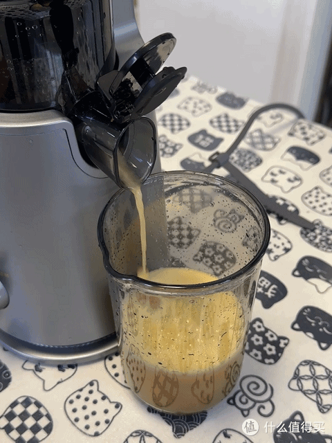 冬日全家的养生好伴侣，全家人健康饮品菜单分享，奔驰原汁机使用体验