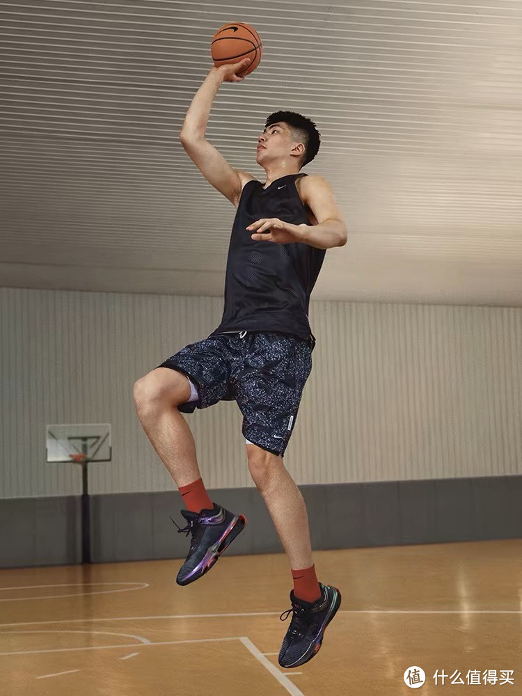 NIKE AIR ZOOM G.T.JUMP 2 EP 男子篮球鞋：梦想的翅膀，凌空而起的艺术