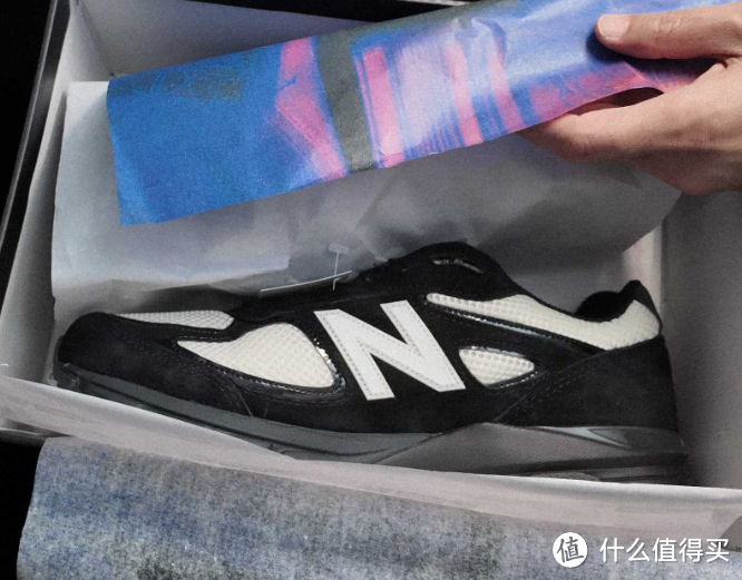 NewBalance 990v4 的街头文化鞋