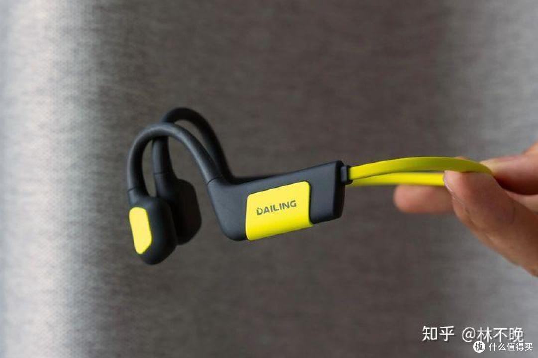 快过年了不想听家里唠叨,有什么耳机是适合走亲戚时和朋友打游戏用的吗?