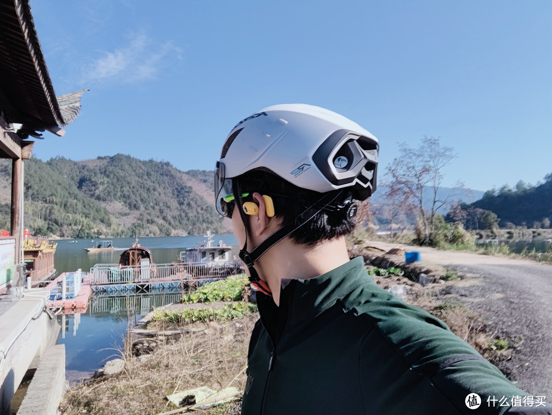 这个头盔它又大又圆：OGK KABUTO AERO-R2风镜气动盔