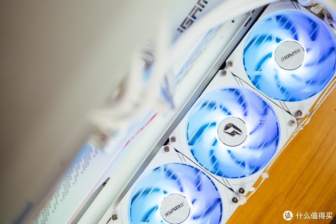 iGame RTX 4080 SUPER Neptune OC评测:一体式水冷标杆之作,制霸游戏与AI