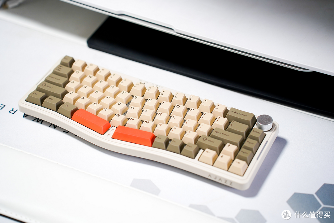 超好用的爱丽丝机械键盘找到了！黑爵AKS068 Pro