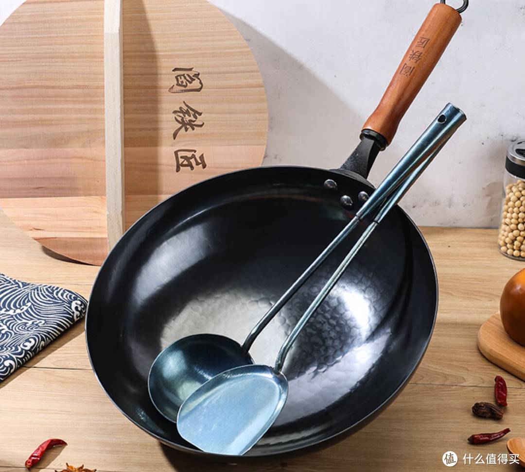不粘锅如何选？特氟龙涂层、陶瓷涂层、有钛无涂层区别和优劣在哪里？铁锅、不锈钢锅、钛锅哪种更好用？