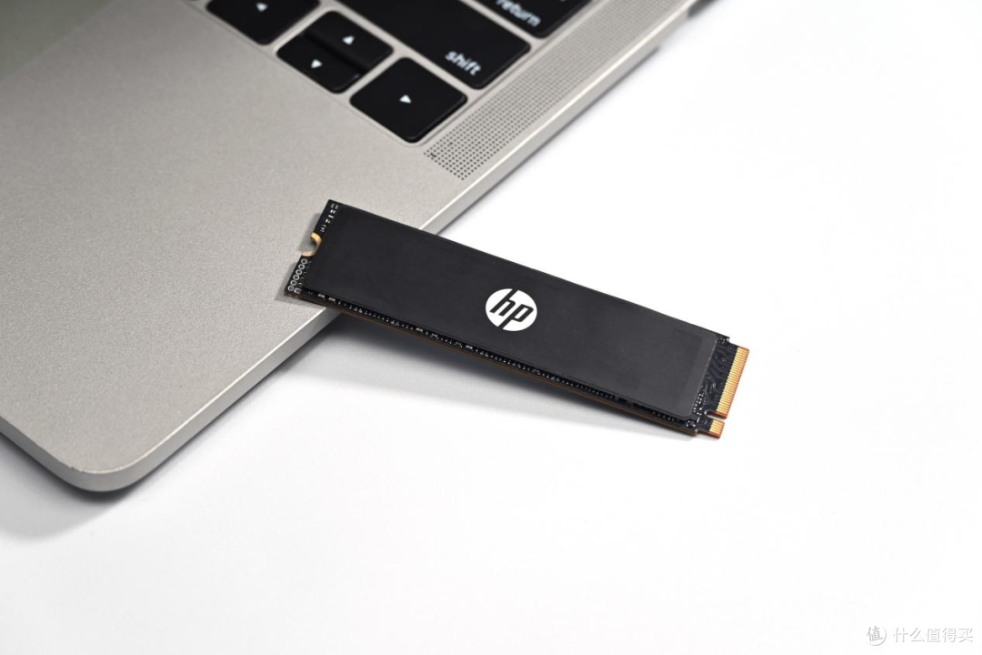 玩游戏不做选择题,HP FX700 4TB SSD便捷扩容PS5游戏主机!