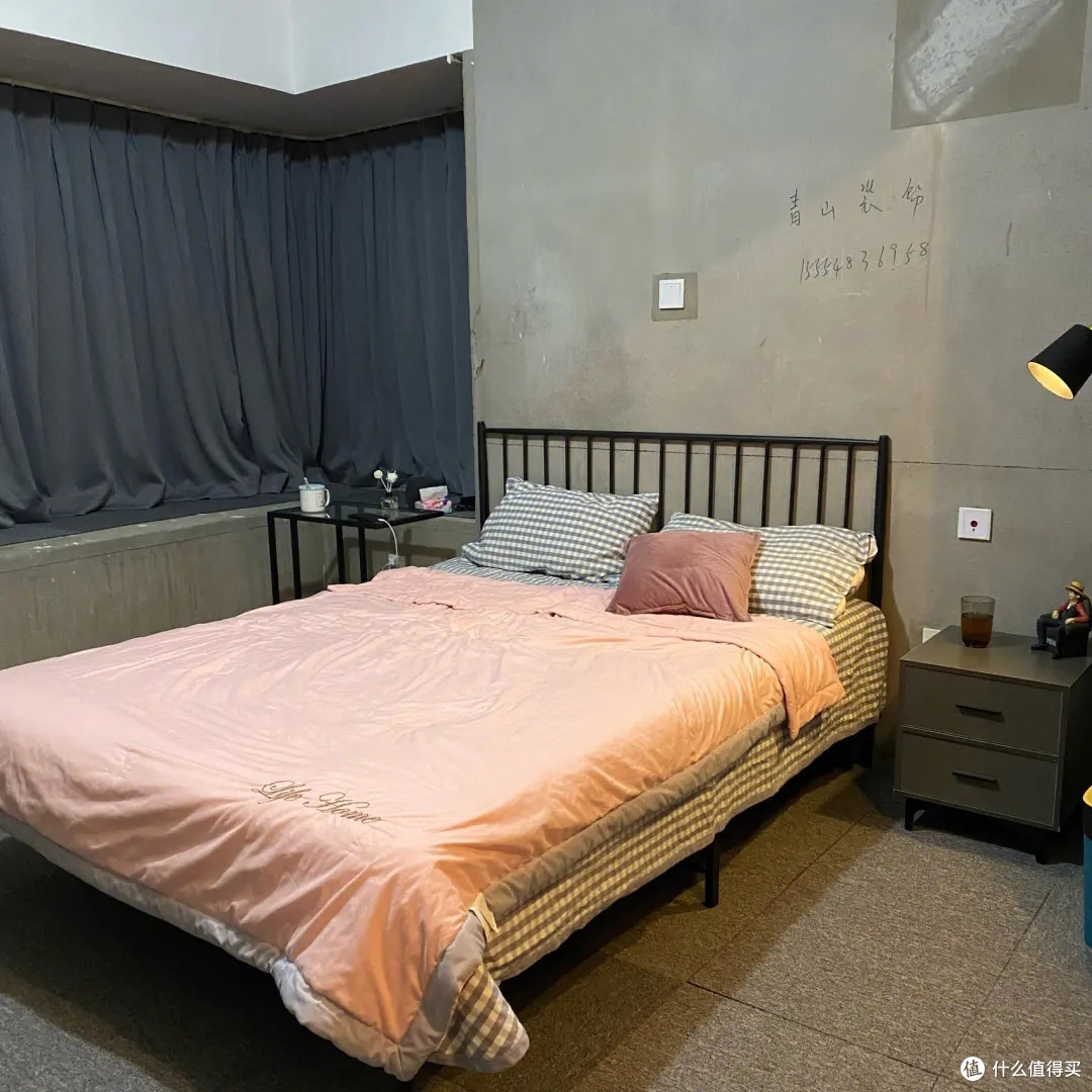 没钱装修,直接入住毛坯房,却意外爆火,网友:总算有个“家”