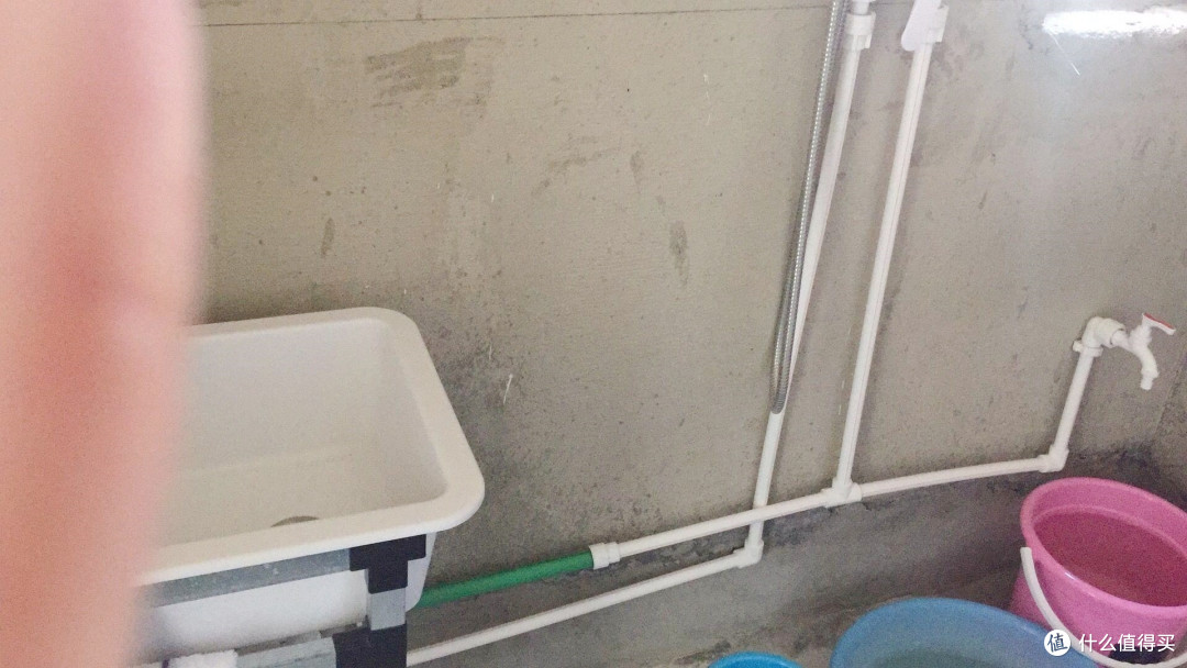 没钱装修,直接入住毛坯房,却意外爆火,网友:总算有个“家”