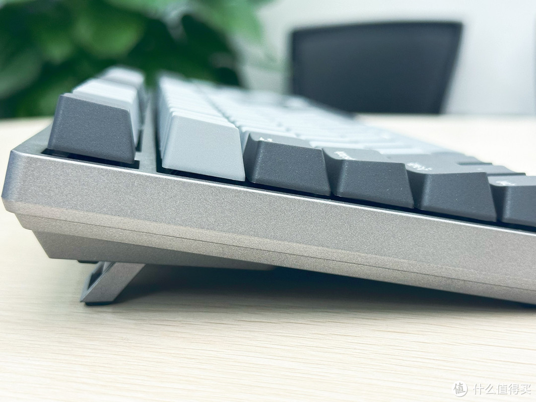 年底对象送了杜伽K310机械键盘，成功成为办公室最靓的崽
