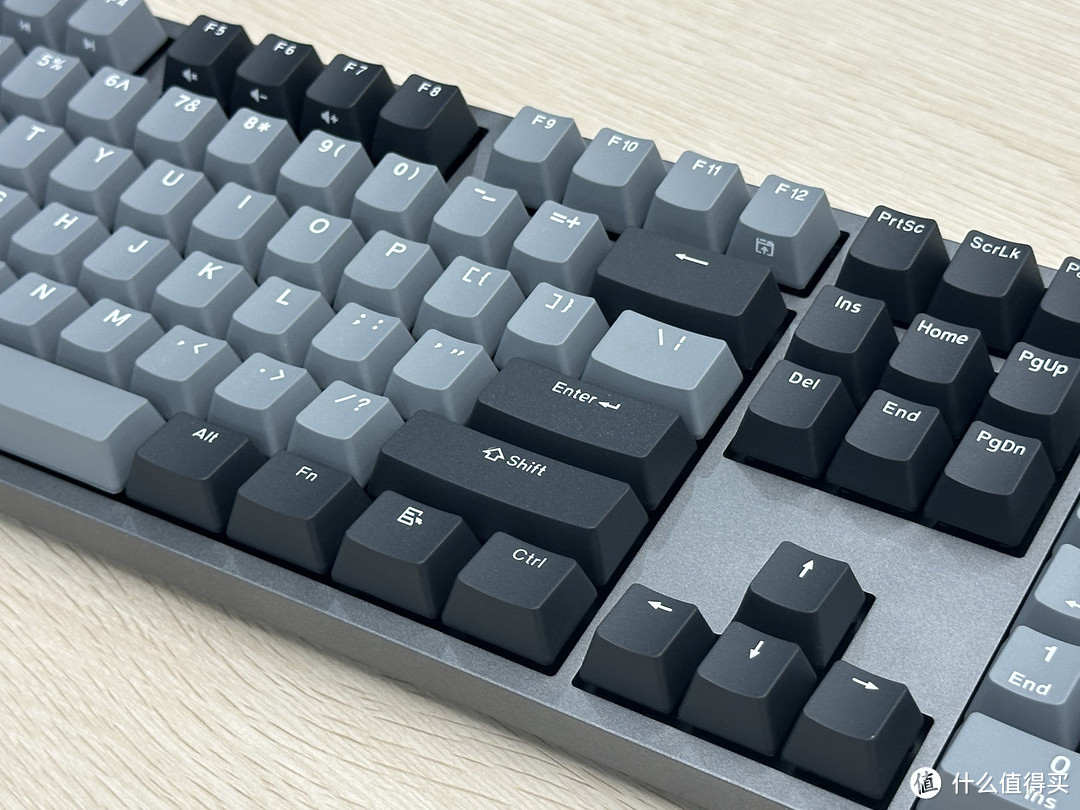 年底对象送了杜伽K310机械键盘，成功成为办公室最靓的崽